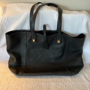 Stella & Dot pebbled leather tote with gold hardware